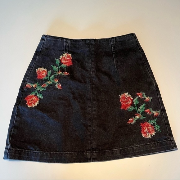 Topshop Embroidered Flower Mini Denim Skirt - Picture 5 of 7